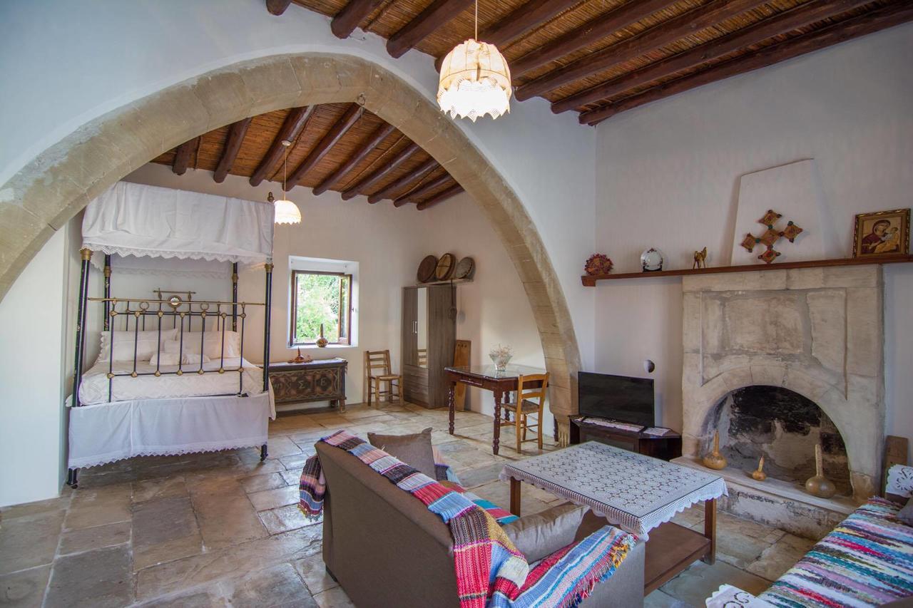 בית הארחה Pano Akourdalia 	Chloe'S House מראה חיצוני תמונה