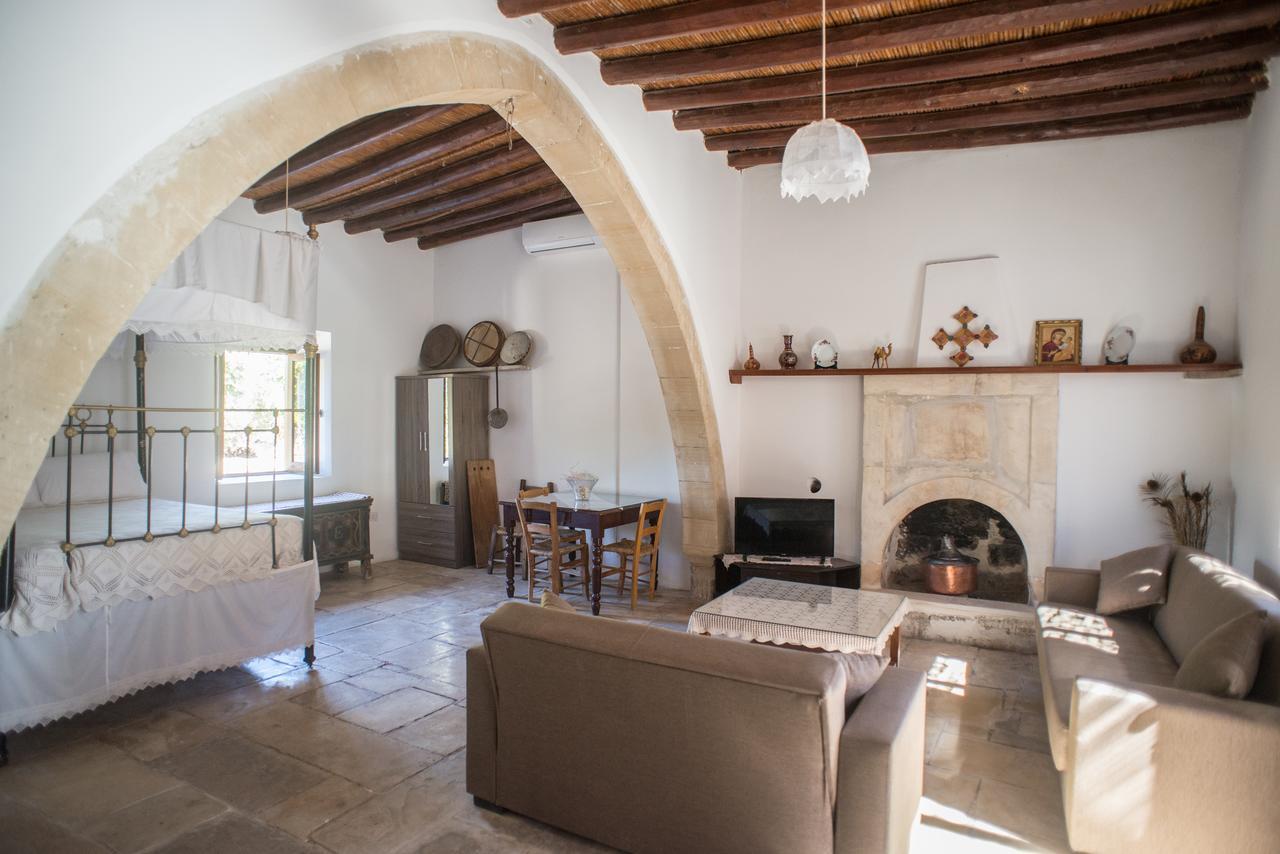 בית הארחה Pano Akourdalia 	Chloe'S House מראה חיצוני תמונה
