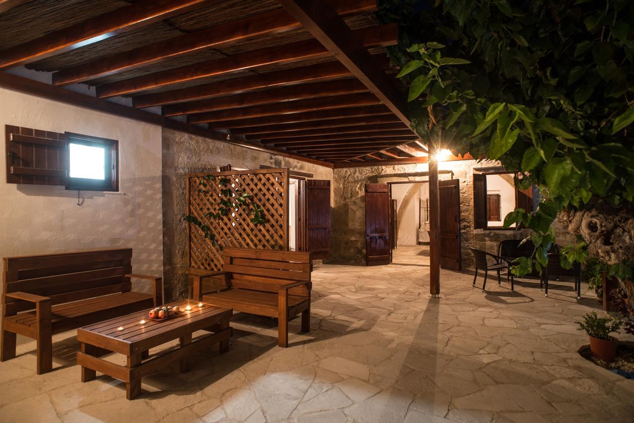 בית הארחה Pano Akourdalia 	Chloe'S House מראה חיצוני תמונה
