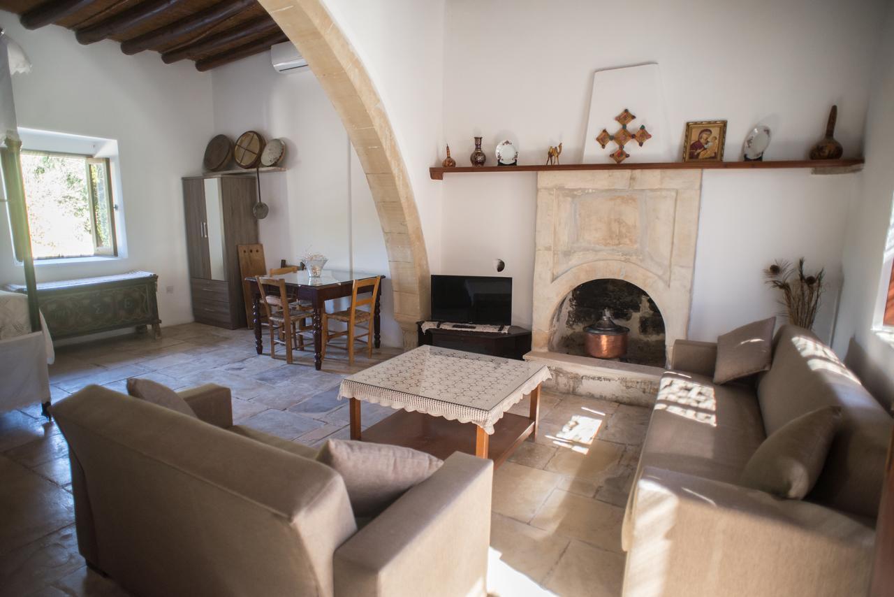 בית הארחה Pano Akourdalia 	Chloe'S House מראה חיצוני תמונה